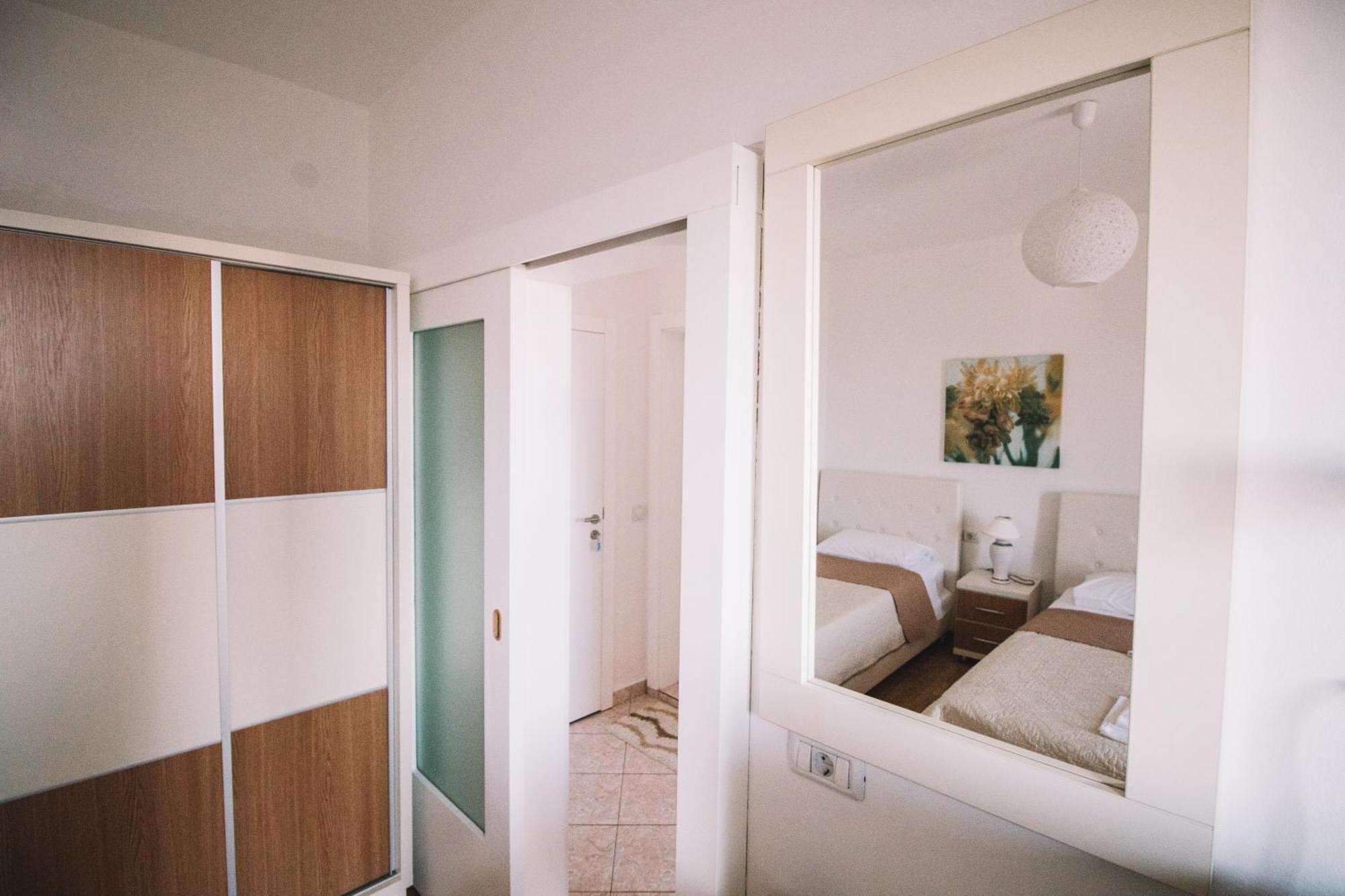 Apartments Hollaj Улцинь Экстерьер фото